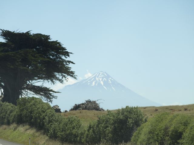 Taranaki von weitem